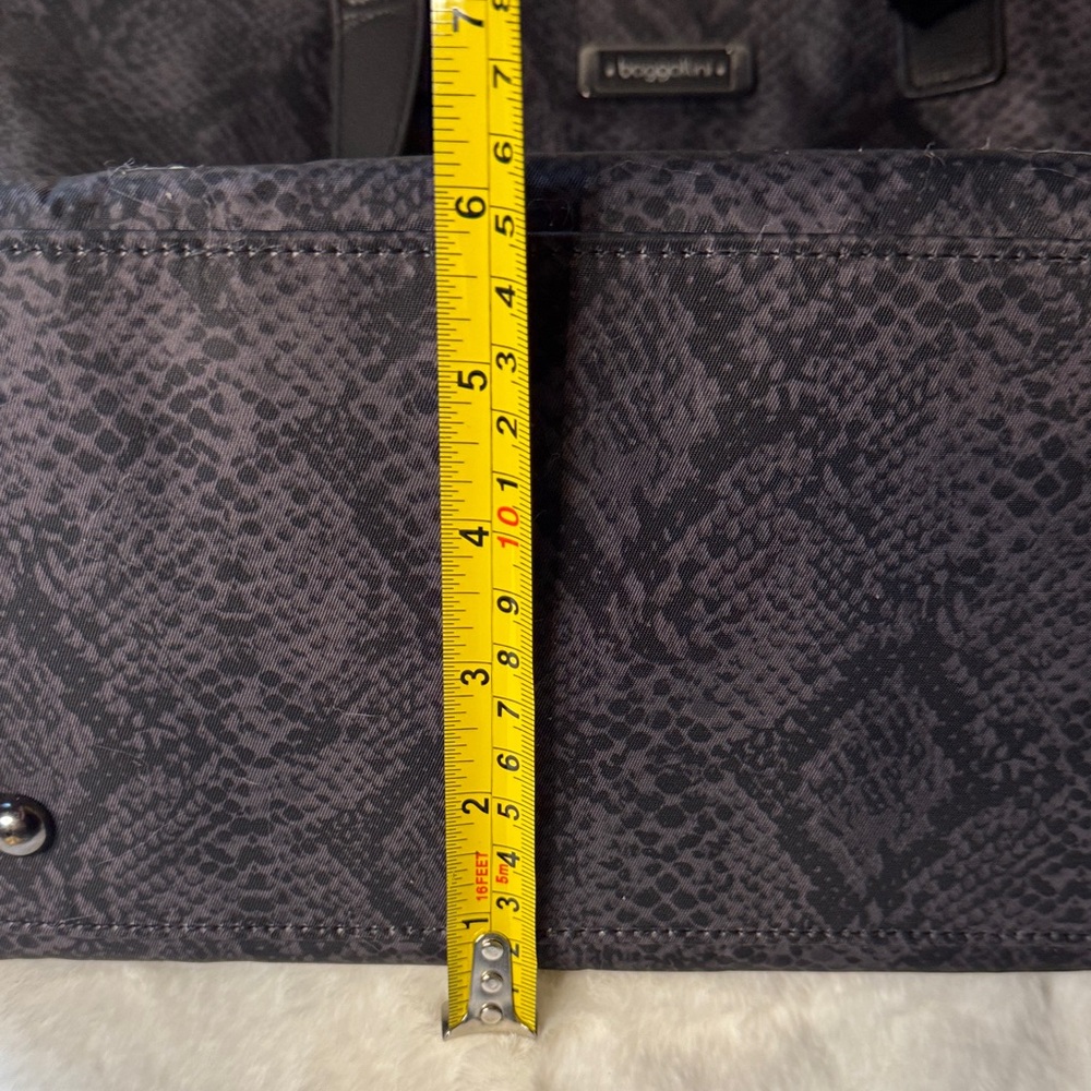 ♟️📓📁Baggallini Snake Skin Tote - Picture 13 of 15